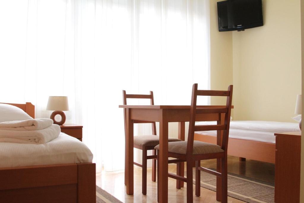 Rooms Villa Aria Sesvete Bagian luar foto