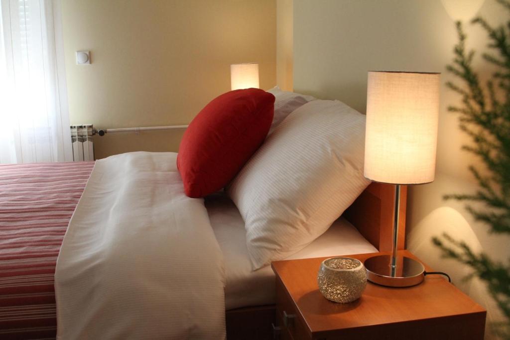 Rooms Villa Aria Sesvete Bagian luar foto
