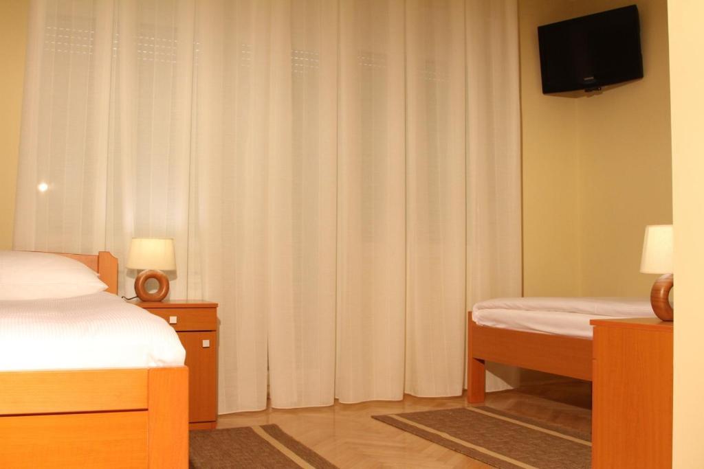 Rooms Villa Aria Sesvete Bagian luar foto